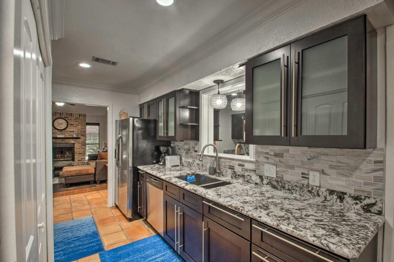2-Story Pensacola Home With Game Room And Private Yard Exterior foto